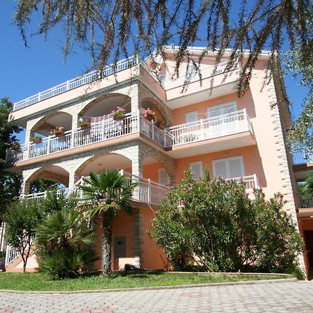 Apartments And Rooms Njivice Exterior photo