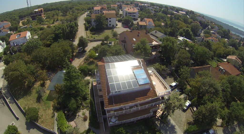 Apartments And Rooms Njivice Exterior photo
