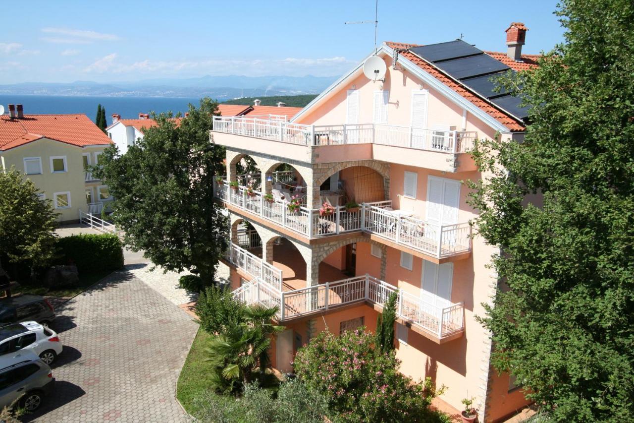 Apartments And Rooms Njivice Exterior photo